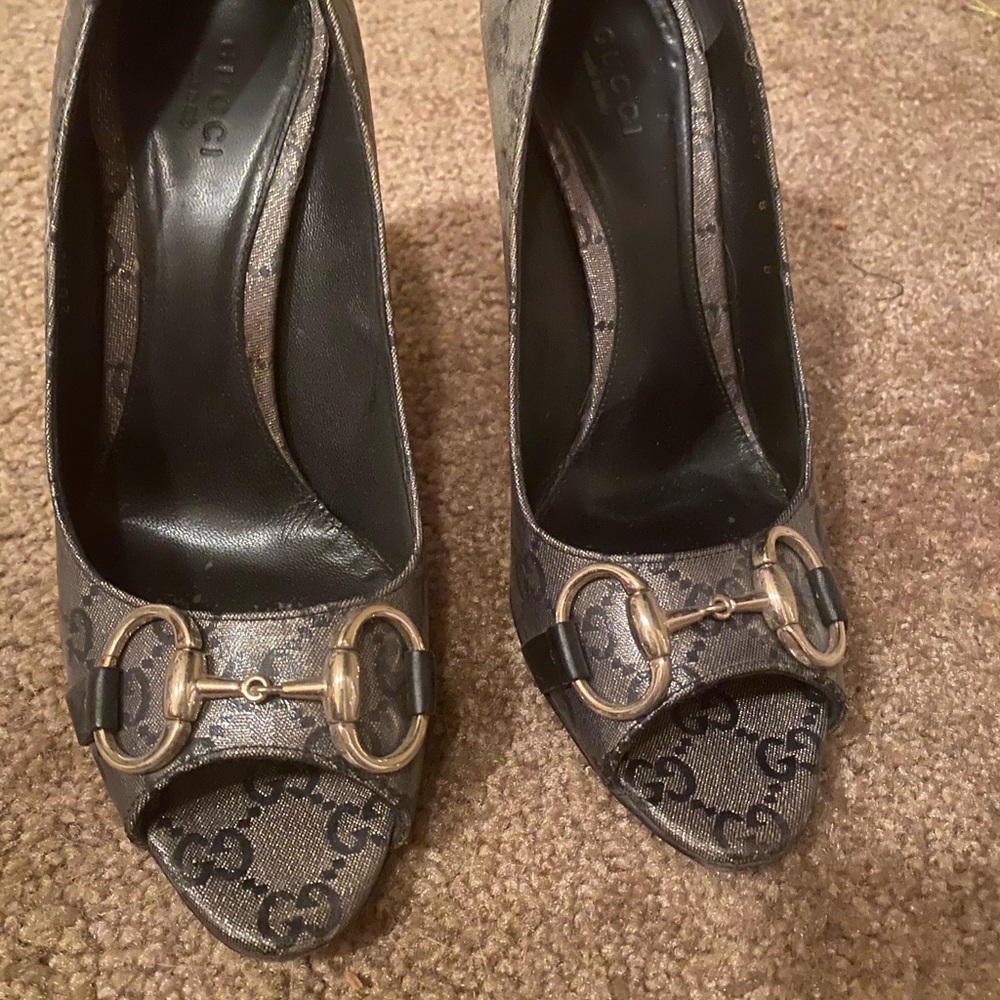 Sold!!!!!!!Authentic gucci shoes